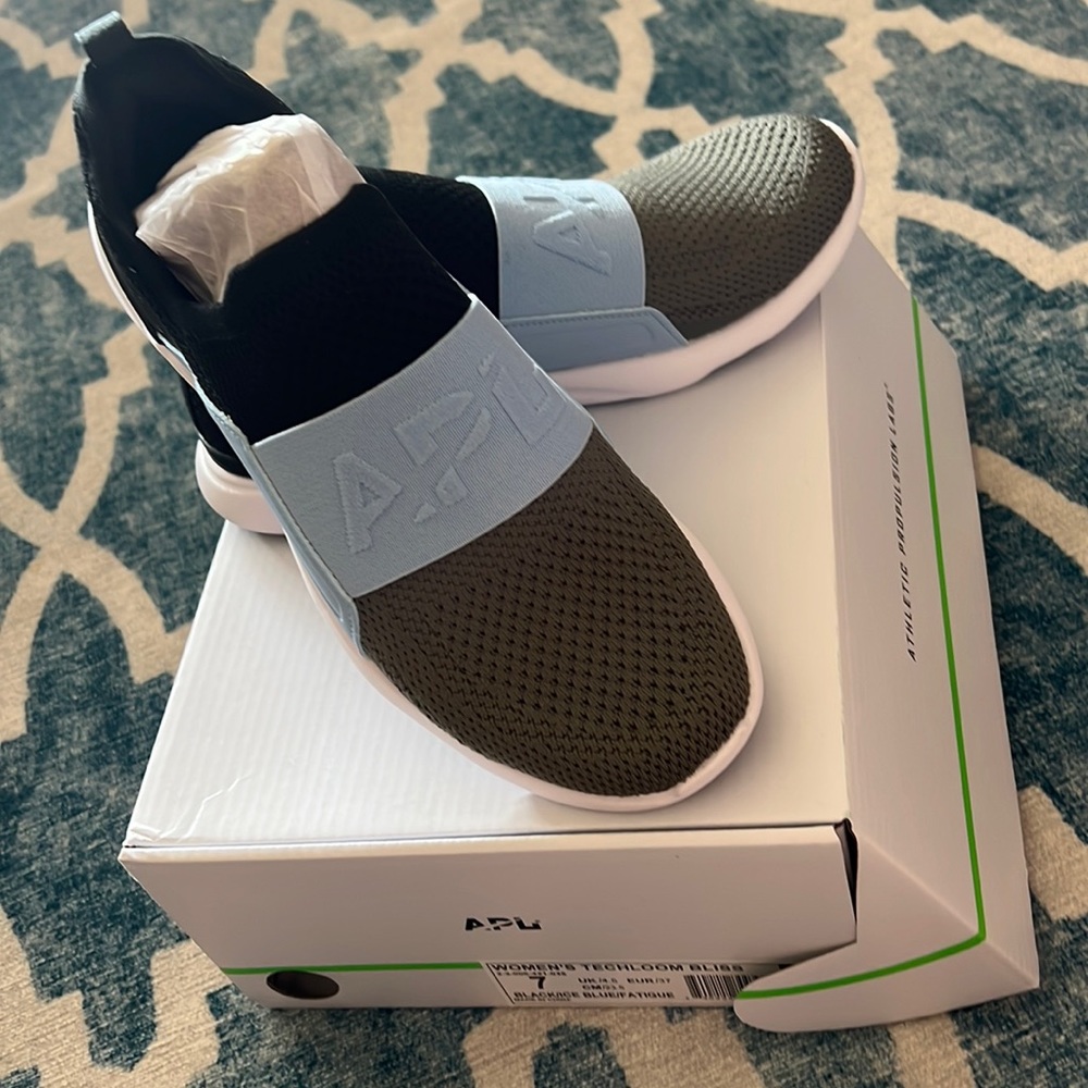 BRAND NEW unworn APL Women’s Techloom Bliss in Black/Ice Blue/Army Green